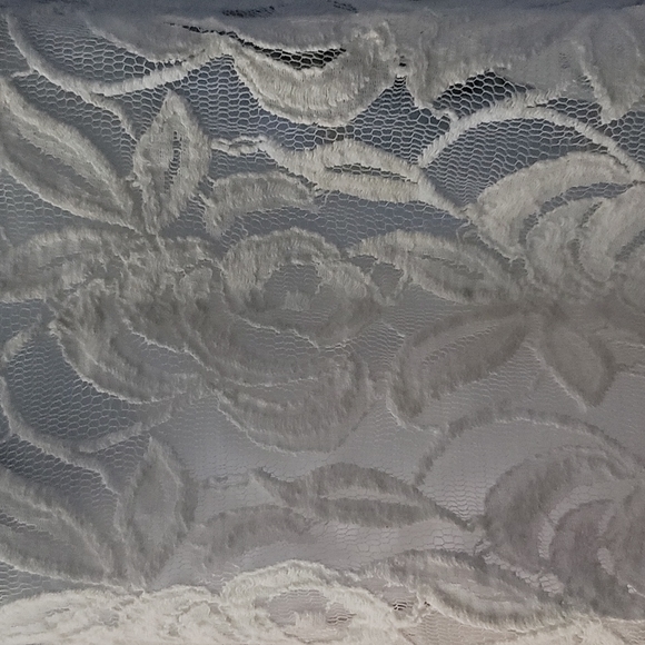 👩🏻Woman Size M Lace Shirt👩🏼 - Picture 3 of 6